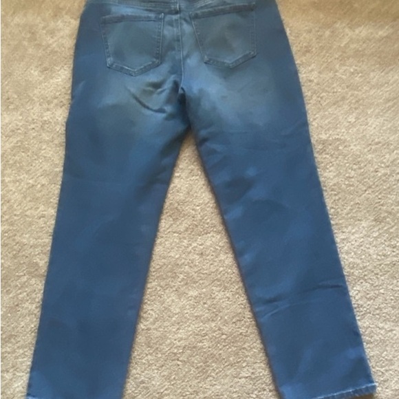 2 -Gloria Vanderbilt Jeans! - Picture 8 of 9